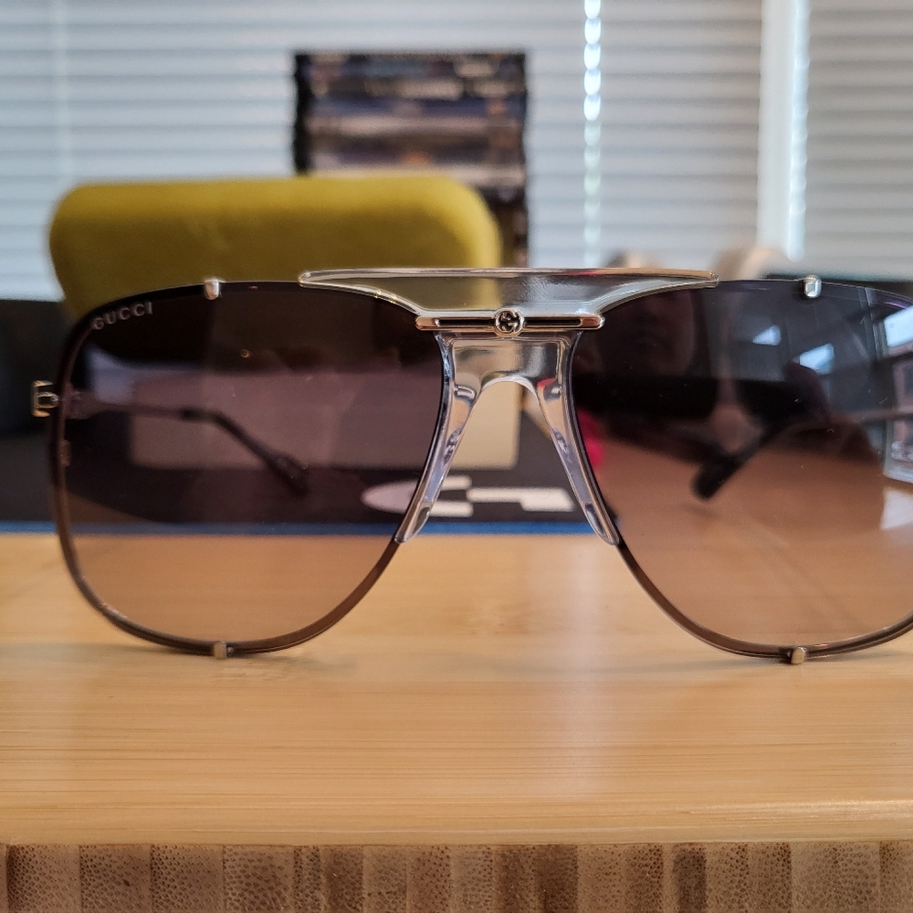Gucci Men's Gradient Metal Aviator Sunglasses Silver